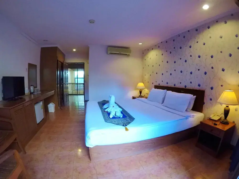 Happy Holidays Luxury Pool Villa