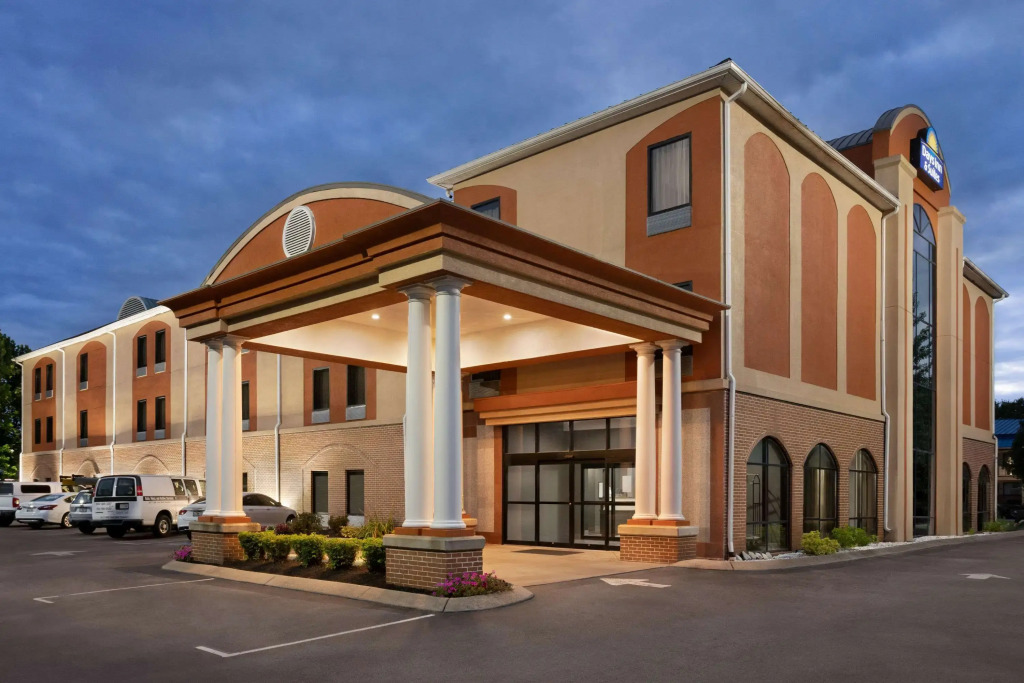 Days Inn & Suites by Wyndham Murfreesboro I-24 East