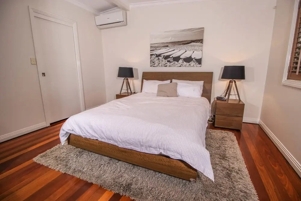 T E Peters Waterfront Holiday Home