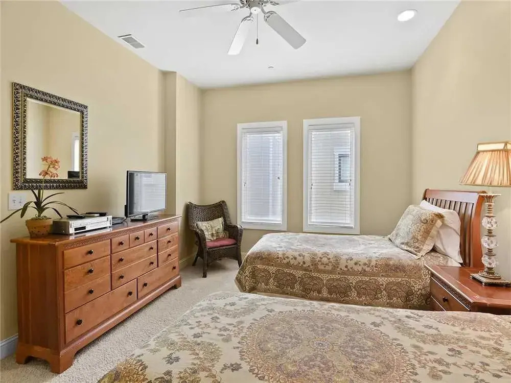 Collier Court 3 - Six Bedroom Home