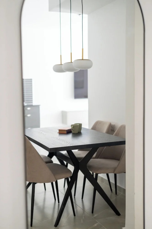 O&O - 2 BR Stylish & Modern Apartment
