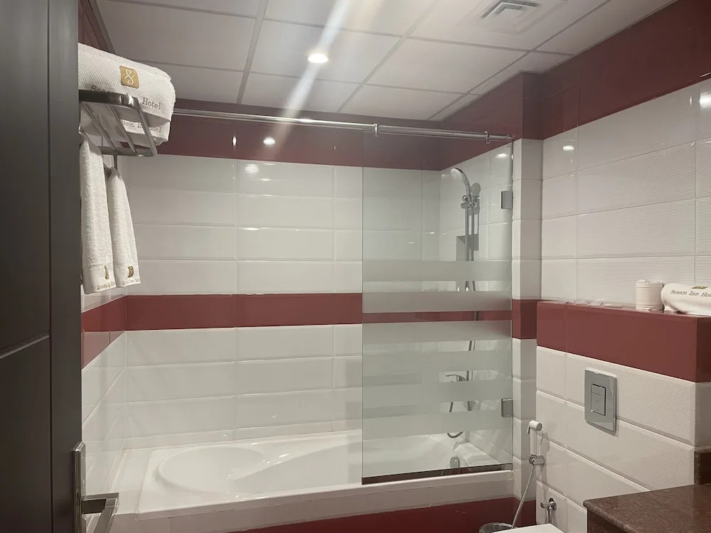 Season Inn Hotel