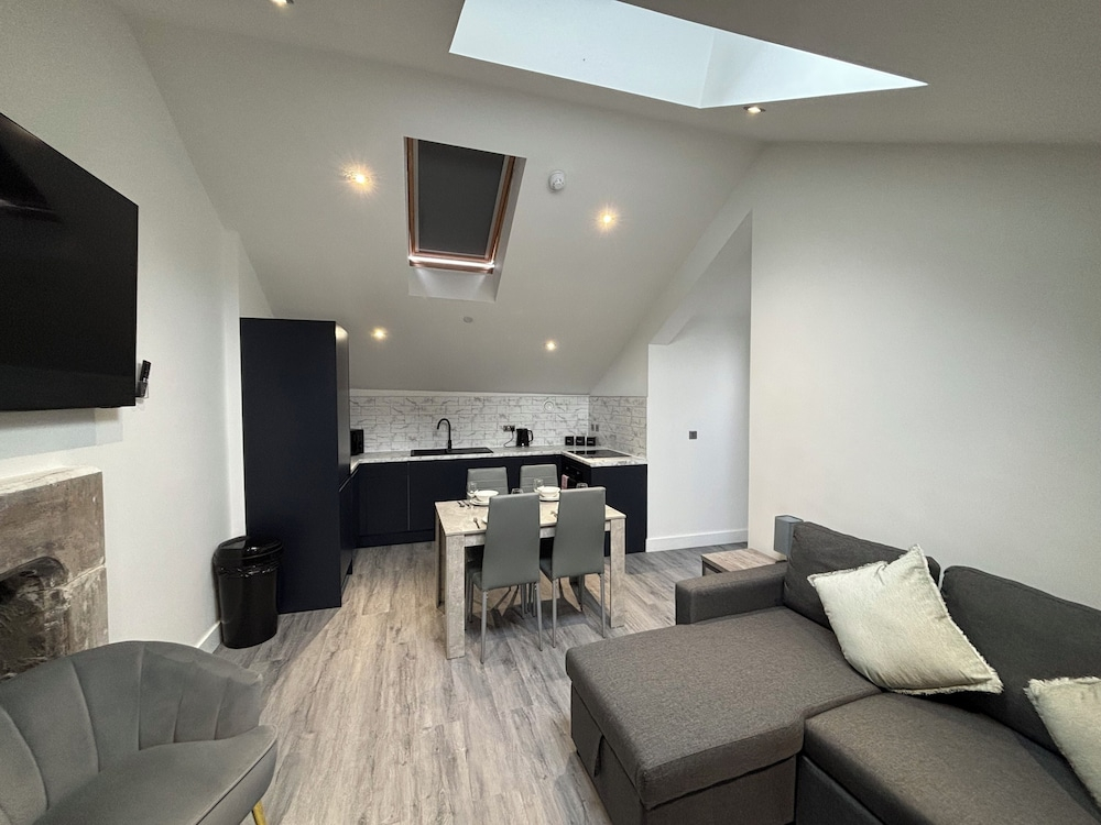 Cumberland Street Apartments by Happy Days