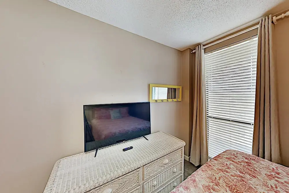 Sun-soaked Beachfront With Pools & Hot Tub 3 Bedroom Condo