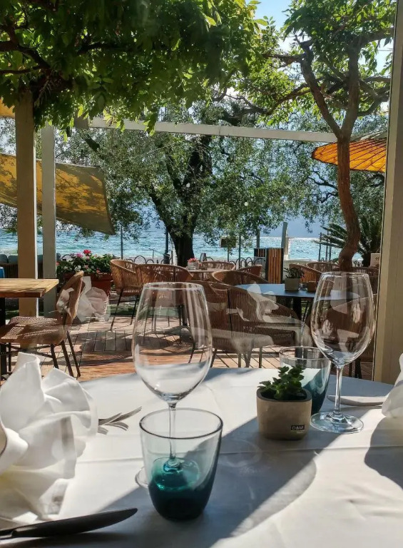 Hotel Baia Azzurra - Lake Front