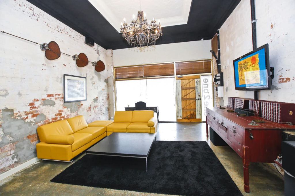 Indulge Apartments - Eighth