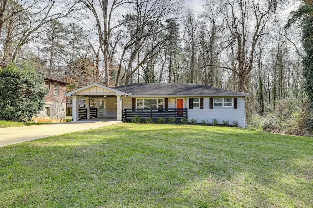 Pet-friendly Decatur Home ~ 8 Mi to Downtown Atl!