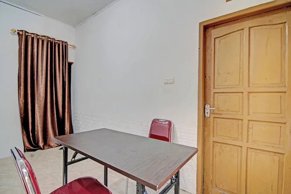 Hotel O Penginapan Puti SyariahNearBandara Sultan Syarif Kasim II