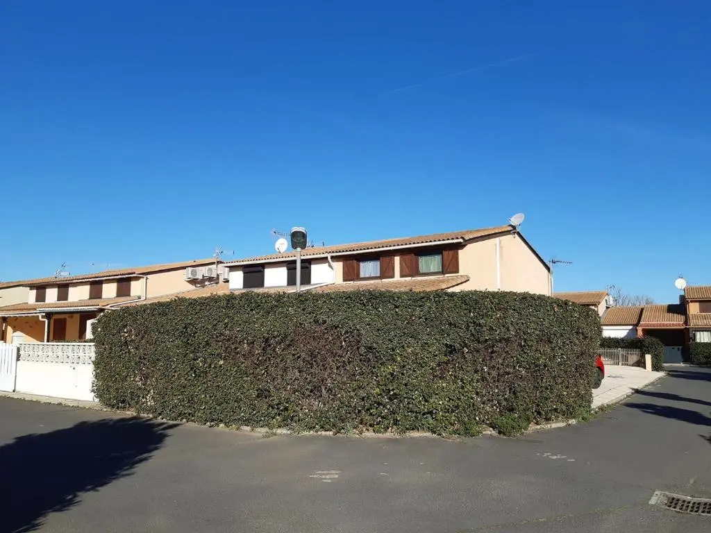Domaine de vacances à 600m de la plage villa climatisée 2 chambres 4 couchages WIFI terrasse parking animations et piscines en supplément LRTAMG1