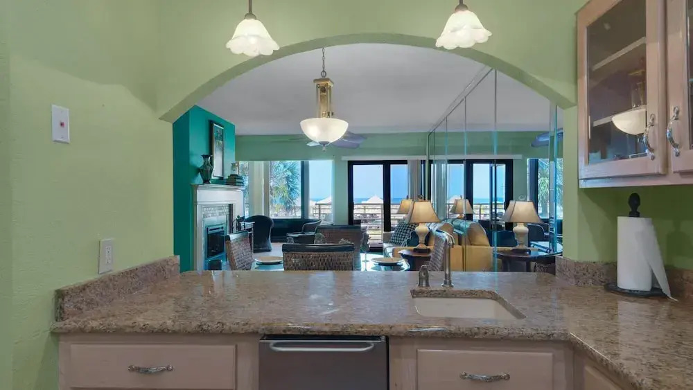 Palm Beach Club 4-127 Parrot-dise Palms