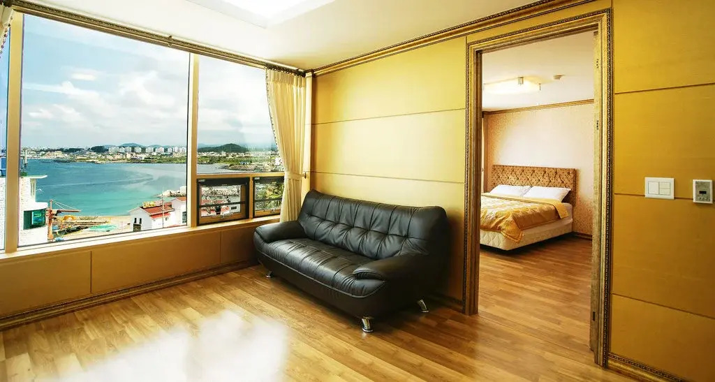 Goodstay Navis Hotel