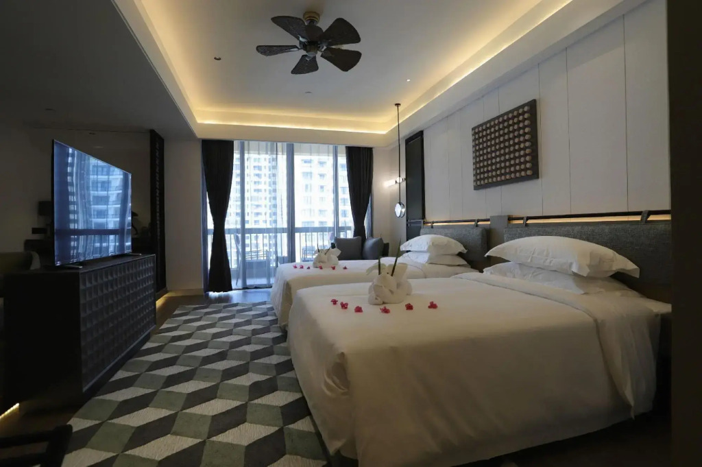 Отель Golden Phoenix Sea View