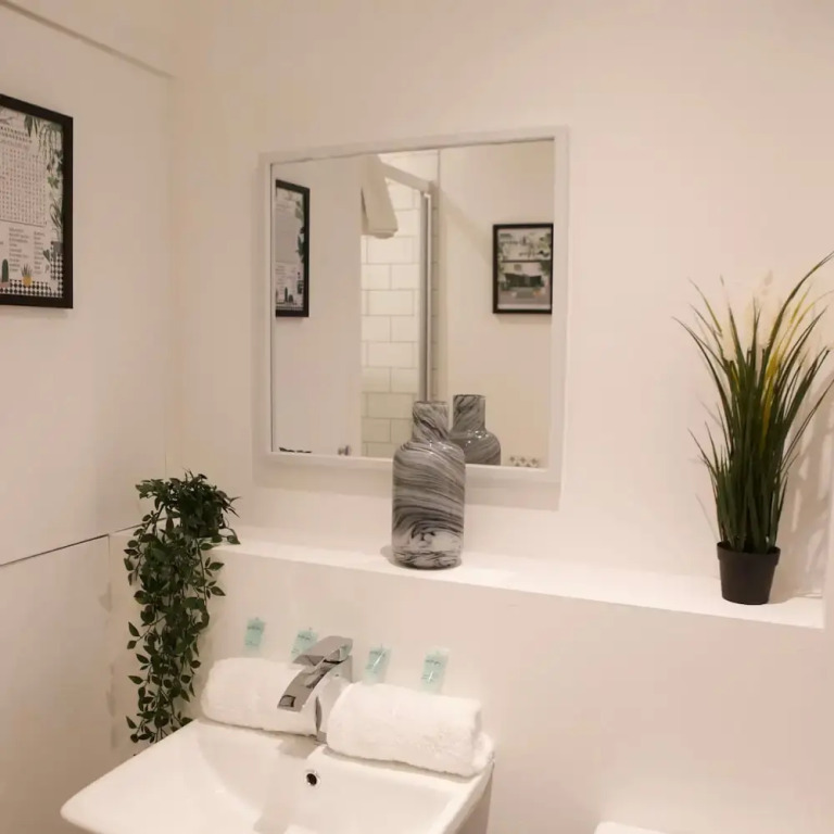 The Sailing Club - 6 Bedroom Hot Tub Town Centre