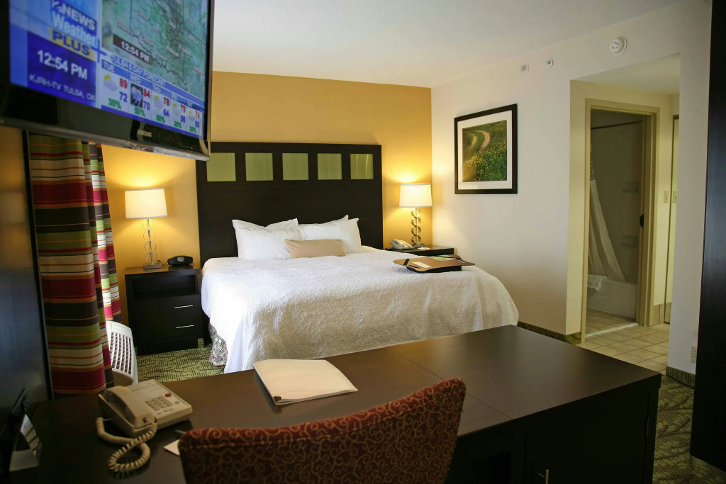 Hampton Inn & Suites Tulsa-Woodland Hills