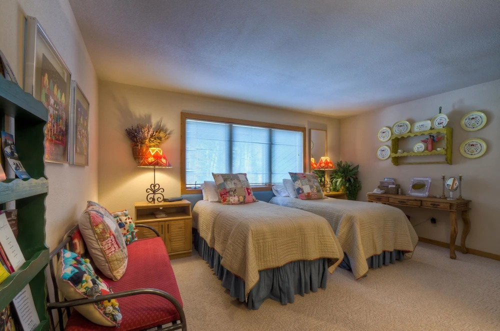 Riverside D02 2 Bedroom Condo By Accommodations in Telluride
