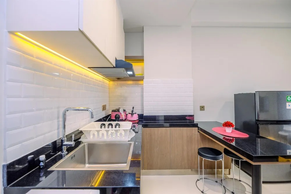 Comfortable 1Br With Extra Room At Transpark Cibubur Apartment