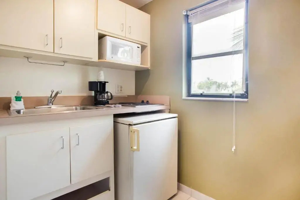 OYO Waterfront Hotel- Cape Coral Fort Myers, FL