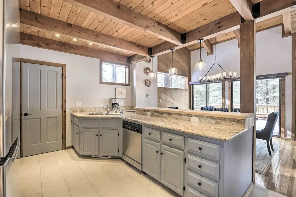 Chic Truckee Cabin Close to Golf Course & Hiking