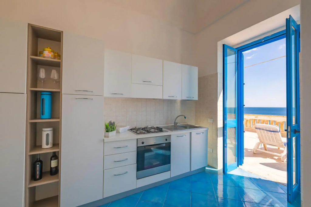 Holiday home with sea view in Castro, on the Adria-Marinè