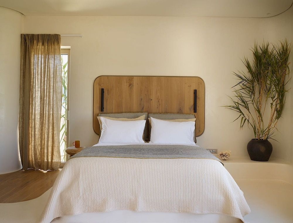 White Pebble Suites
