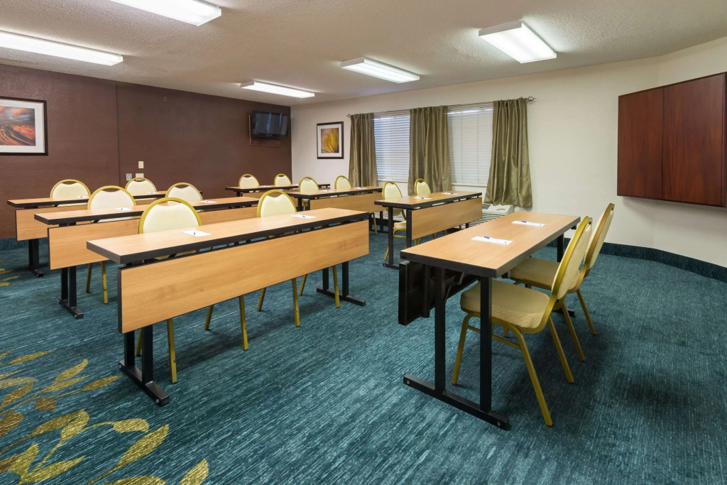 Sonesta Simply Suites Las Vegas Convention Center