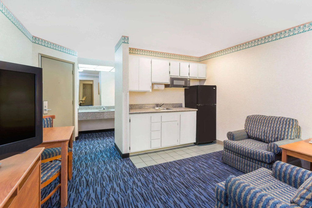 Ramada by Wyndham Kent Seattle Area