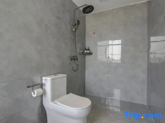 Qianna Baihe Hotel (Xihua No.2 High School Bus Station Branch)