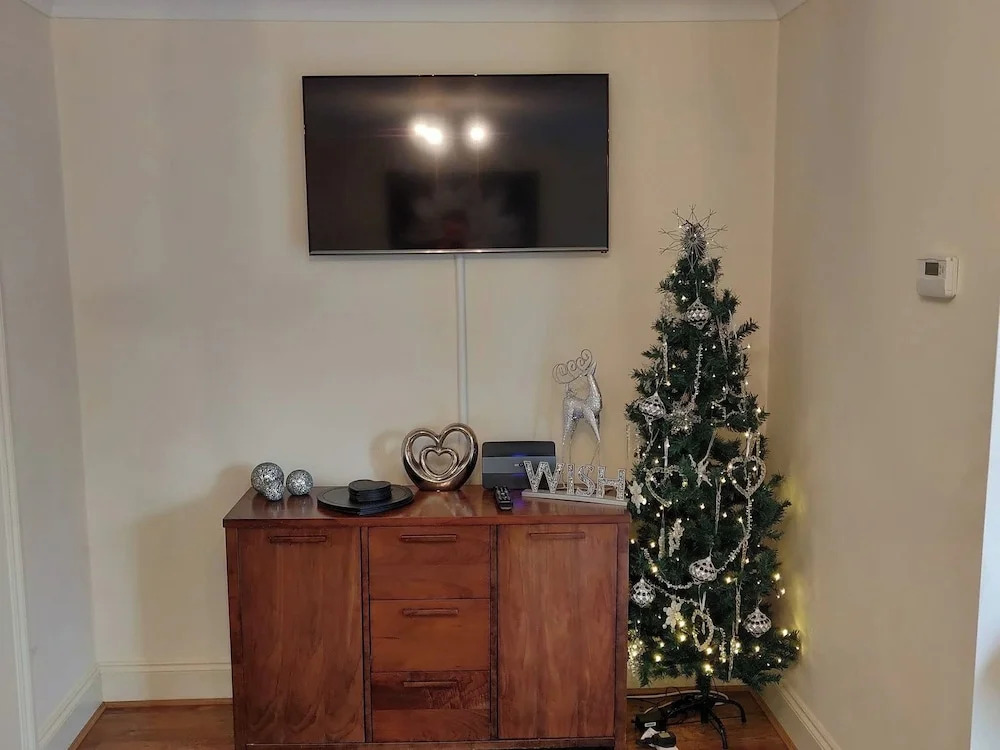 Waterfront House 3 BR Parking St Neots Town Centre