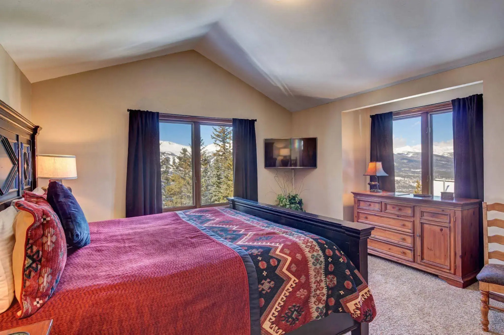 Grande Vista Boreas Pass by Pinnacle Lodging