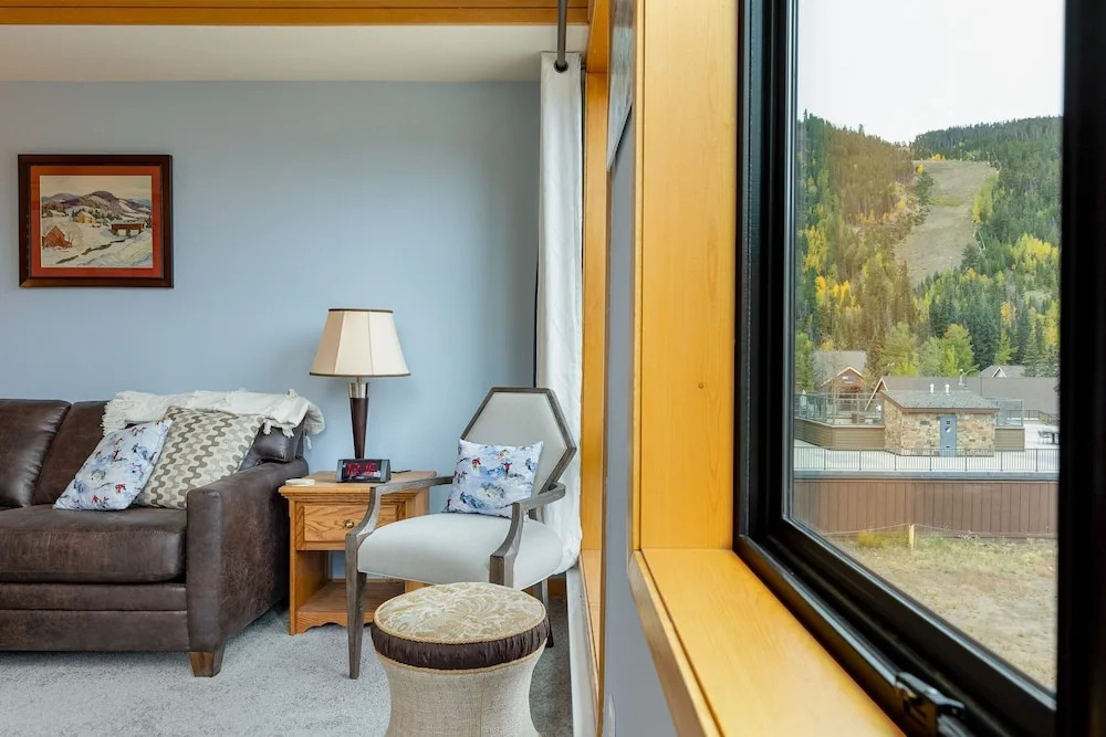 2756 Slopeside Condo