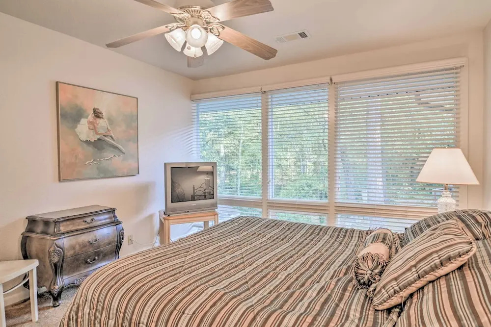 Lakefront Townhome w/ View in Hot Springs Village