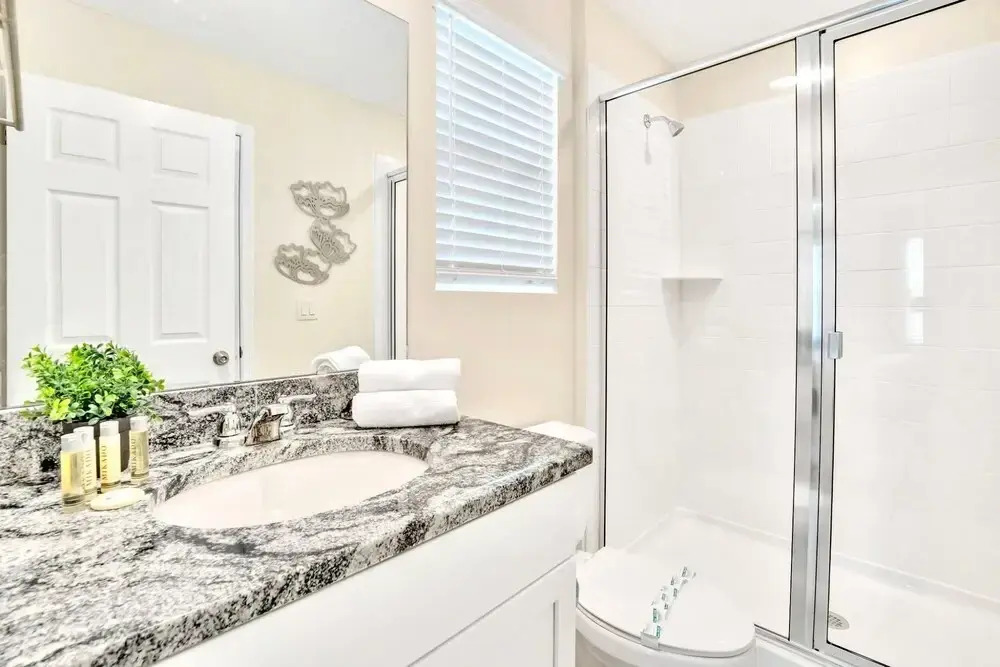 7BR Family Home - Star Wars Princess Theme - Sleeps 14 - w Pool Hot Tub Games