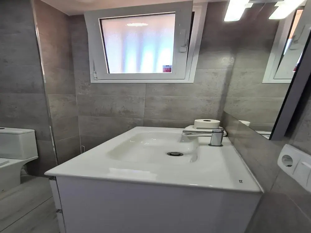 Benidorm Apartment With Pool Access