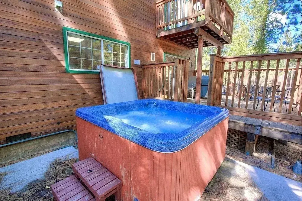 Bear Country 4 Bedroom Home by RedAwning