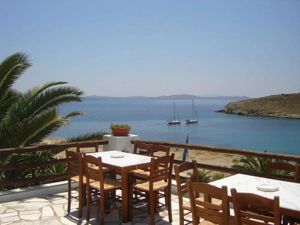 Porto Raphael Residences & Suites