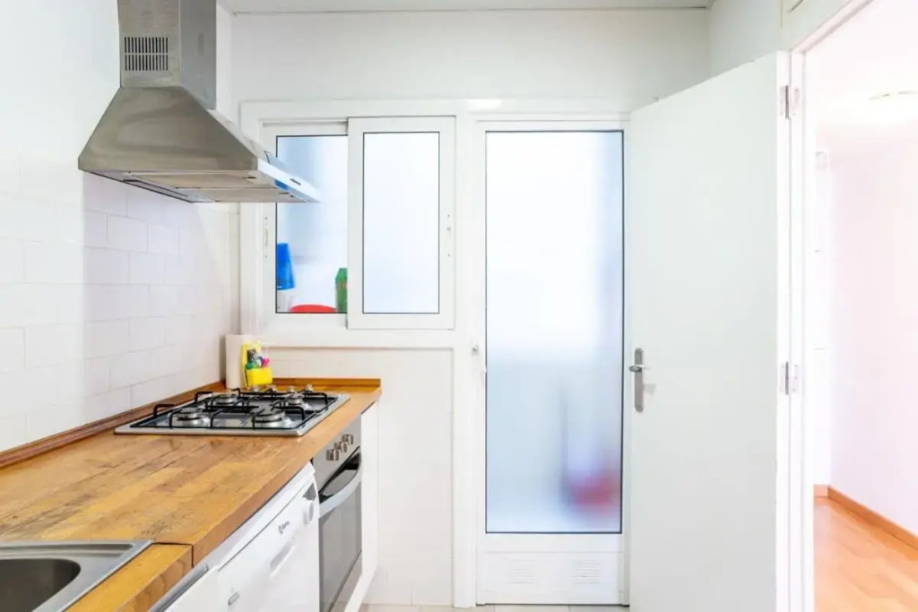 Bright and modern 4BD with terrace near Arc de Triomf