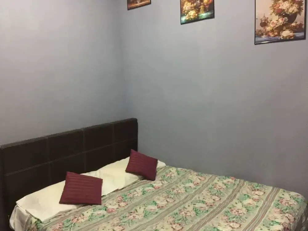R&R Budget Inn - Hostel