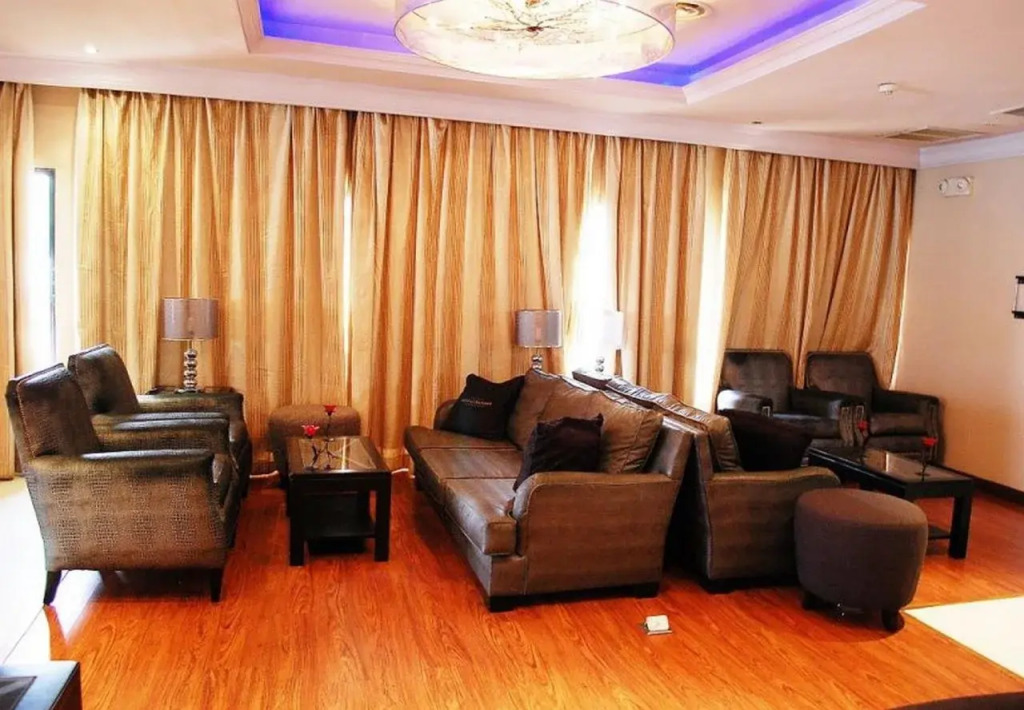 Owu Crown Hotel Ibadan