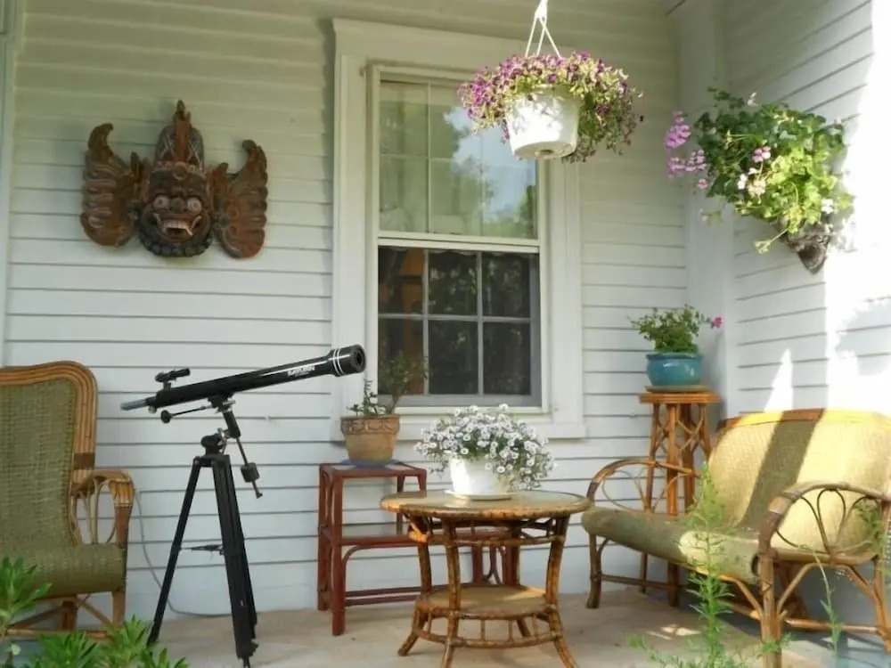 House of 1833 Bed and Breakfast