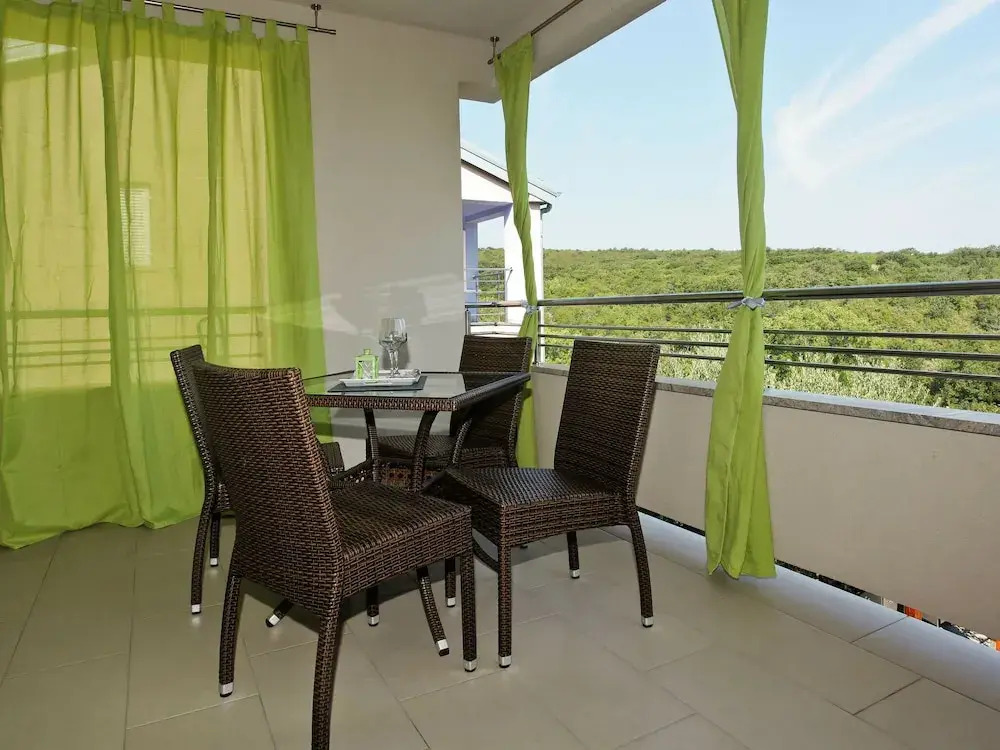 Spacious Apartment With Covered Terrace & Sea View