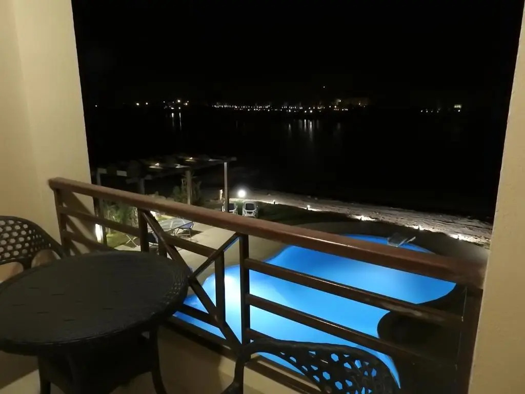 Unique 4-rooms villa w/private pool, beach & dock.