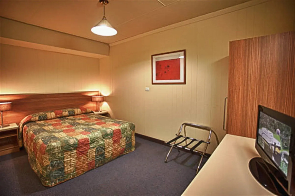 Opal Inn Hotel, Motel, Caravan Park