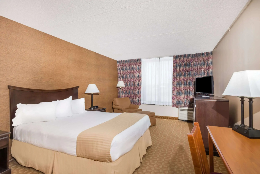 Ramada by Wyndham Watertown Thousand