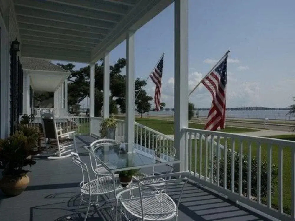Aunt Dots Luxurious Beachfront B&B