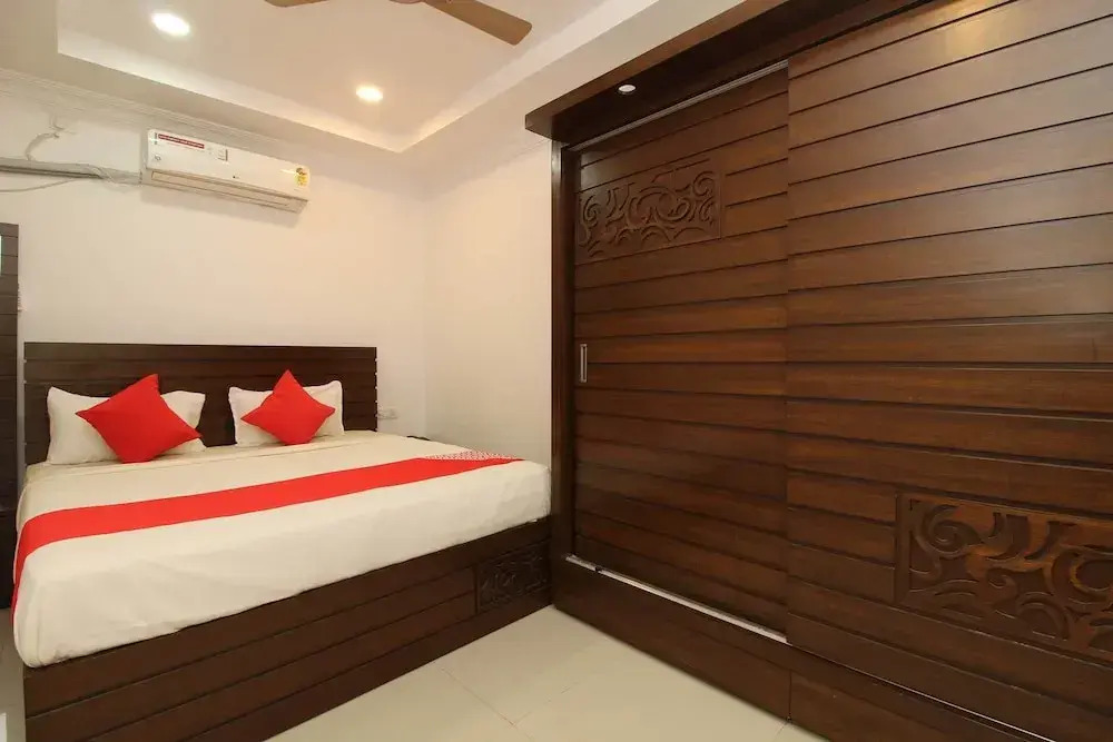 Saba Service Apartments by OYO Rooms