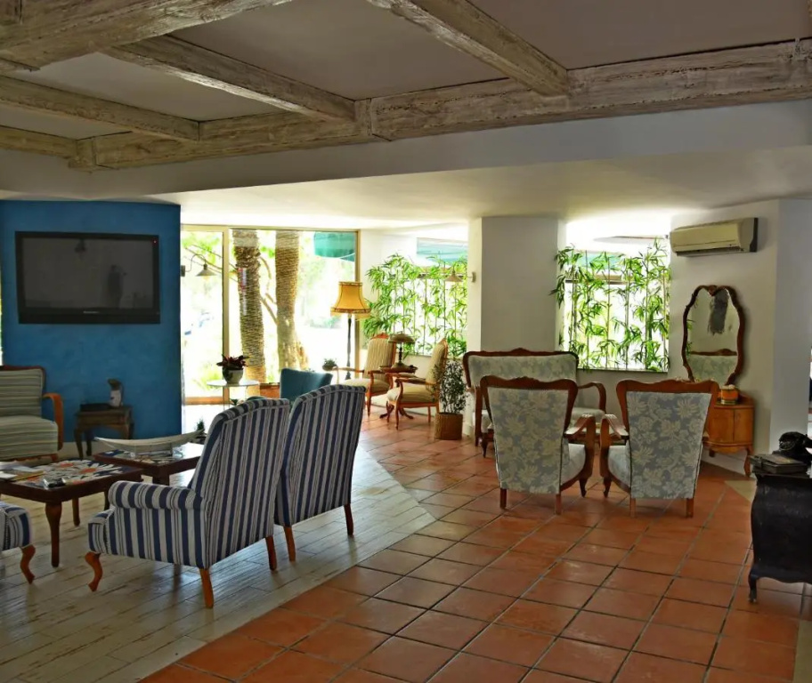 Flora Hotel