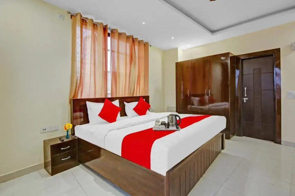 OYO Flagship 70251 Hotel Starwood