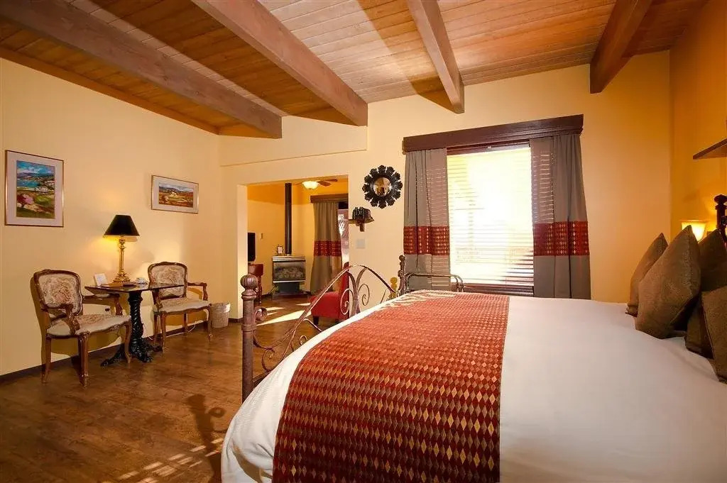 The Joy Sedona - Bed & Breakfast and Luxury Creekside Cabins