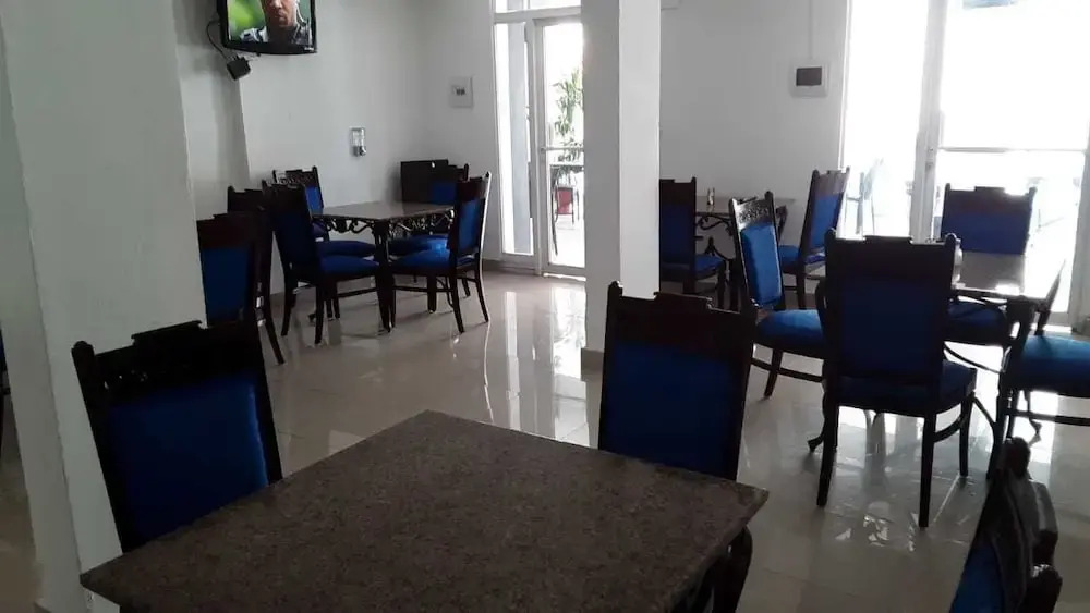 The Garden Hotel y Restaurant