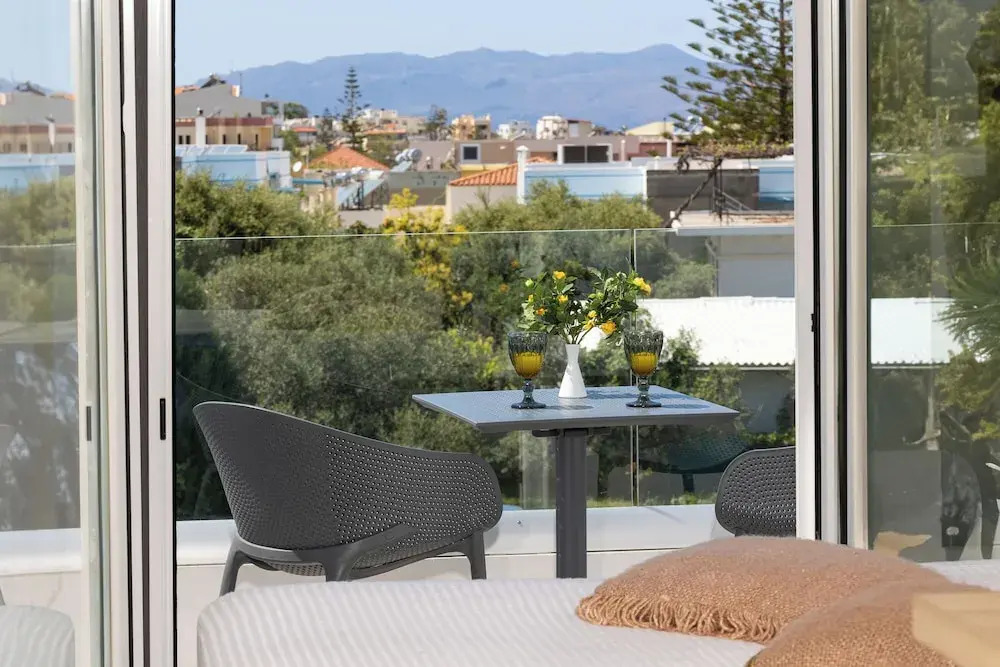 Sueno Studios and Apartments